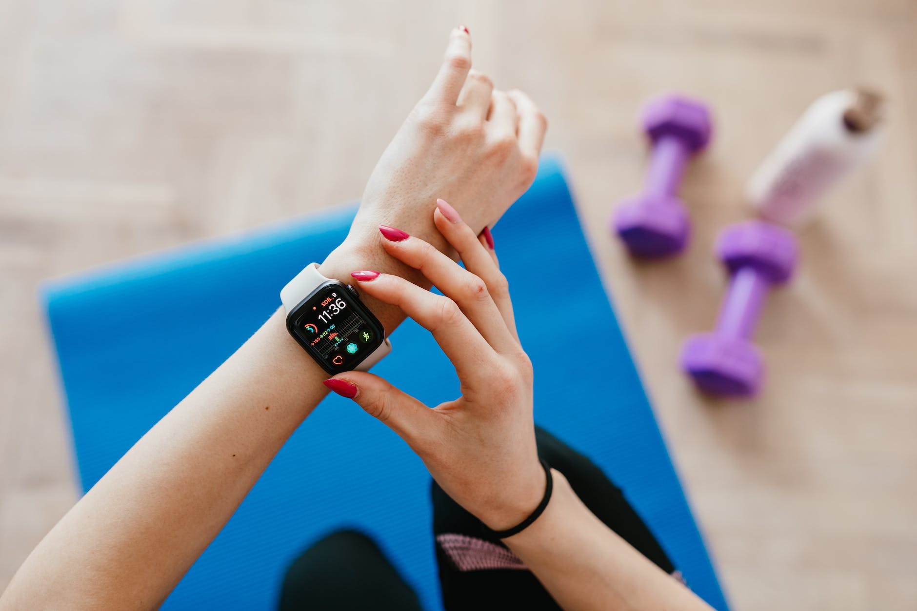 The Benefits of Purchasing Preowned Branded Smartwatches vs. Brand New Ones