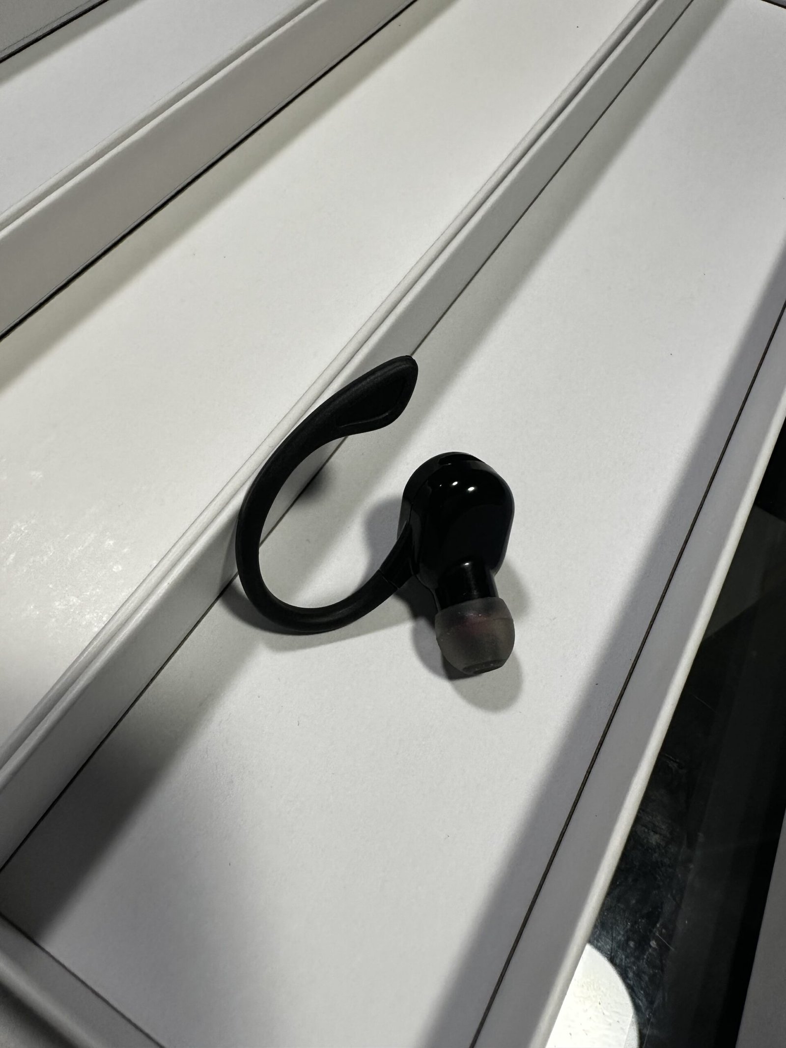 Wireless Ear Hook Bluetooth Earbuds with push Control & USB Charging - Image 3